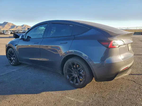 7SAYGDEE6NF552494 2022 TESLA MODEL Y - Image 2