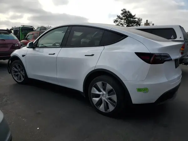 7SAYGDEE6NF555346 2022 TESLA MODEL Y - Image 2