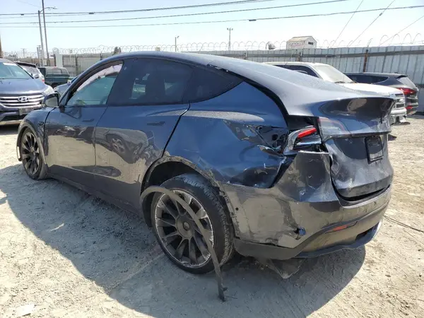 7SAYGDEE6NF556304 2022 TESLA MODEL Y - Image 2
