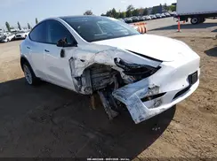 7SAYGDEE6NF557887 2022 TESLA MODEL Y