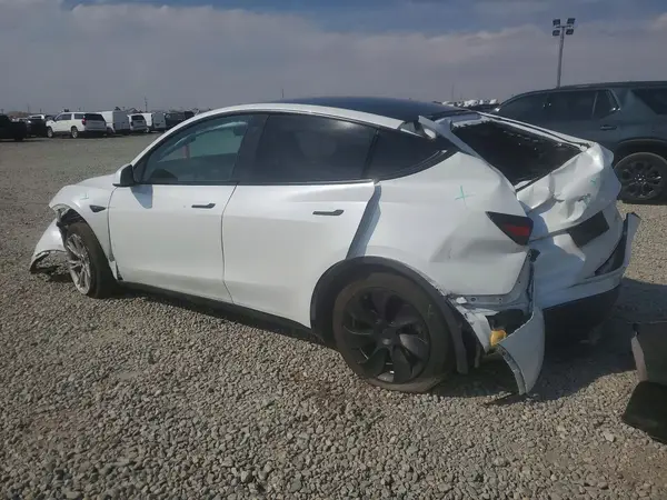 7SAYGDEE6PA032456 2023 TESLA MODEL Y - Image 2