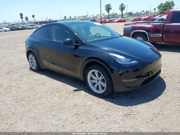 7SAYGDEE6PA033798 2023 TESLA MODEL Y - Image 1