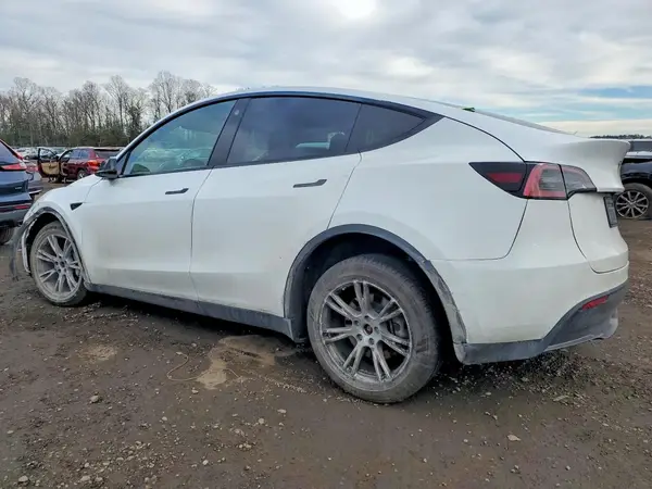 7SAYGDEE6PA034630 2023 TESLA MODEL Y - Image 2