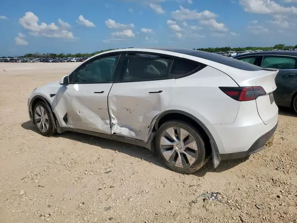 7SAYGDEE6PA038032 2023 TESLA MODEL Y - Image 2