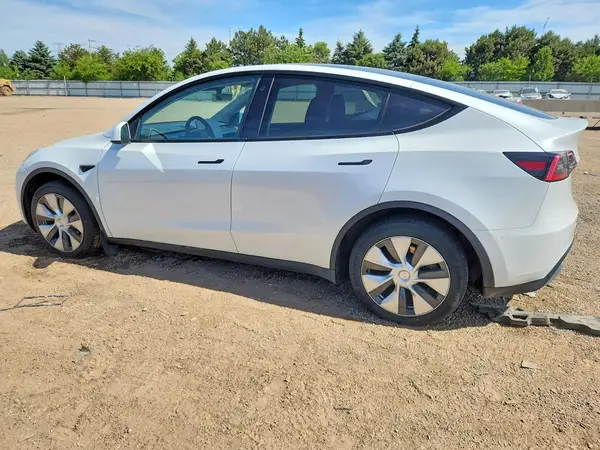7SAYGDEE6PA041741 2023 TESLA MODEL Y - Image 2
