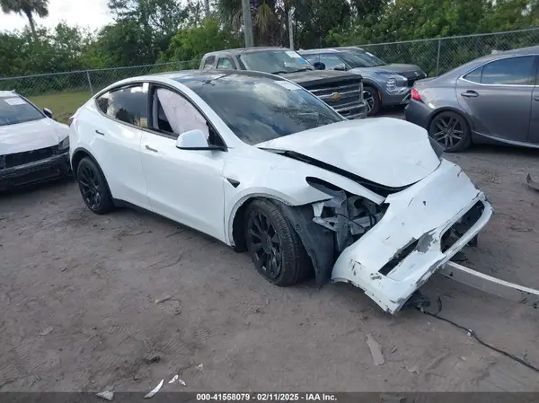 7SAYGDEE6PA042890 2023 TESLA MODEL Y - Image 1