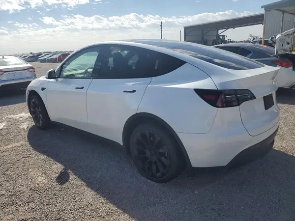 7SAYGDEE6PA054277 2023 TESLA MODEL Y - Image 2