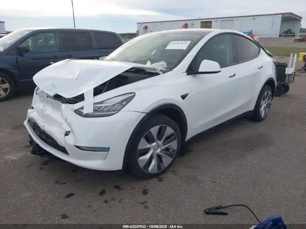 7SAYGDEE6PA058717 2023 TESLA MODEL Y - Image 2