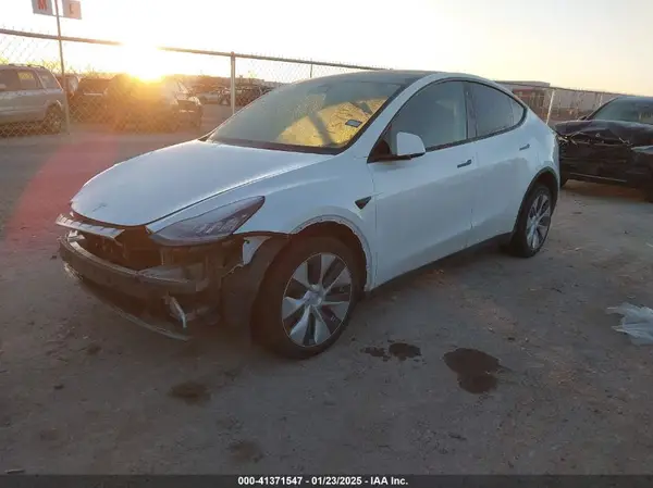 7SAYGDEE6PA061228 2023 TESLA MODEL Y - Image 2