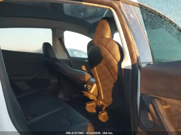 7SAYGDEE6PA061228 2023 TESLA MODEL Y - Image 8