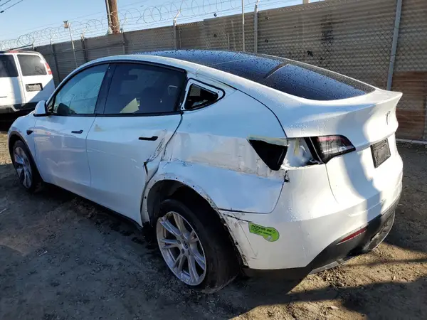 7SAYGDEE6PA062850 2023 TESLA MODEL Y - Image 2