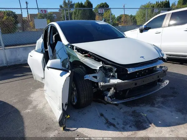 7SAYGDEE6PA063612 2023 TESLA MODEL Y - Image 1