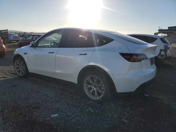 7SAYGDEE6PA063724 2023 TESLA MODEL Y - Image 2