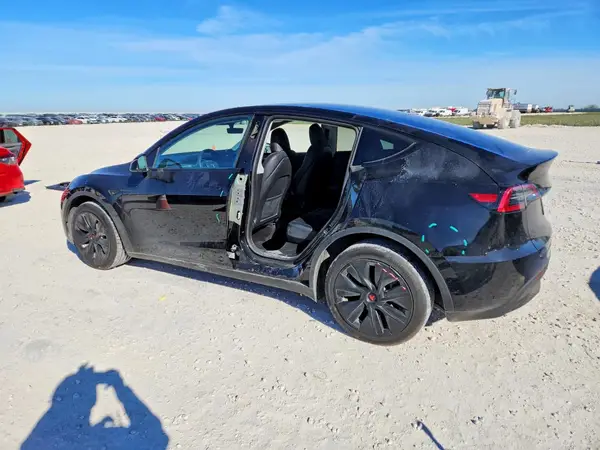 7SAYGDEE6PA065294 2023 TESLA MODEL Y - Image 2