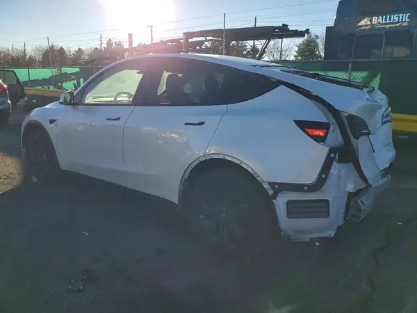 7SAYGDEE6PA066087 2023 TESLA MODEL Y - Image 2