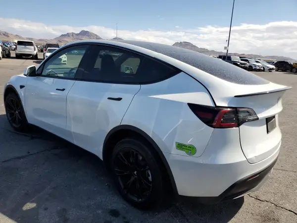 7SAYGDEE6PA068597 2023 TESLA MODEL Y - Image 2