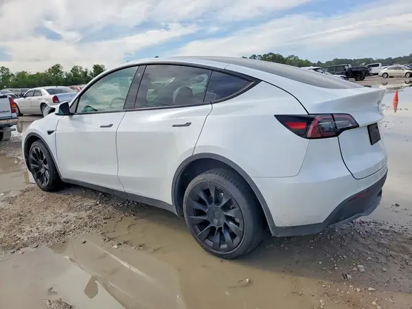 7SAYGDEE6PA072052 2023 TESLA MODEL Y - Image 2