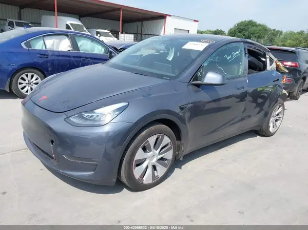 7SAYGDEE6PA073931 2023 TESLA MODEL Y - Image 2