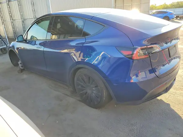 7SAYGDEE6PA074271 2023 TESLA MODEL Y - Image 2