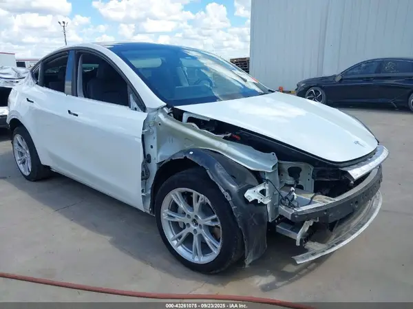 7SAYGDEE6PA078790 2023 TESLA MODEL Y - Image 1