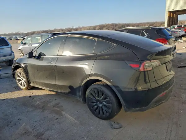 7SAYGDEE6PA087697 2023 TESLA MODEL Y - Image 2