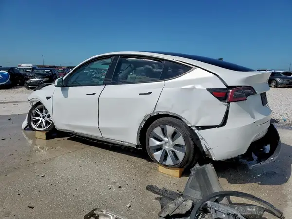 7SAYGDEE6PA093483 2023 TESLA MODEL Y - Image 2