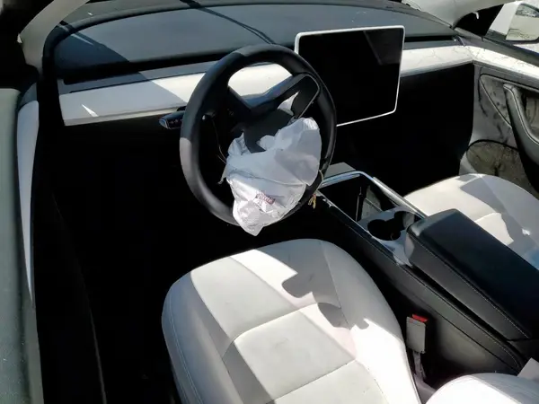 7SAYGDEE6PA093483 2023 TESLA MODEL Y - Image 8