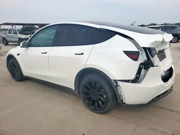7SAYGDEE6PA098649 2023 TESLA MODEL Y - Image 2