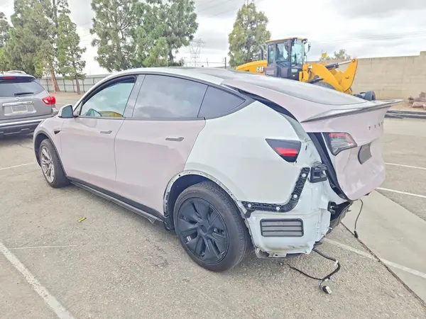 7SAYGDEE6PA106085 2023 TESLA MODEL Y - Image 2