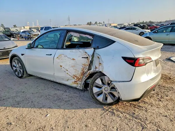 7SAYGDEE6PA108869 2023 TESLA MODEL Y - Image 2