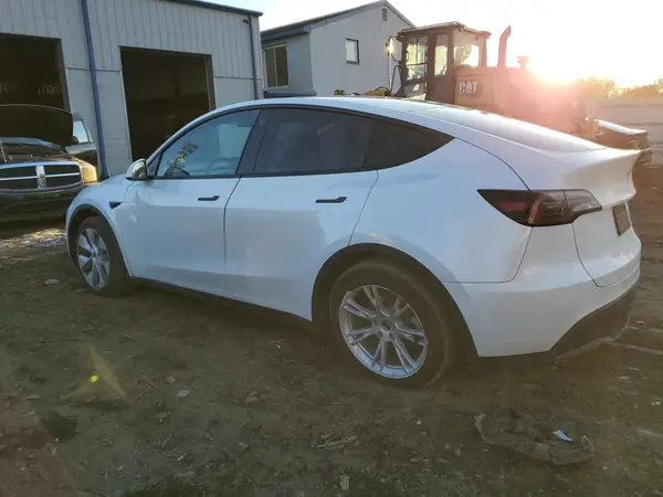 7SAYGDEE6PA114803 2023 TESLA MODEL Y - Image 2