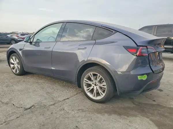 7SAYGDEE6PA117037 2023 TESLA MODEL Y - Image 2