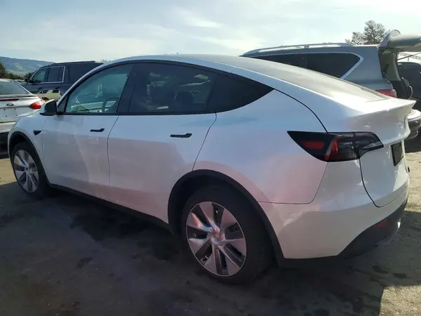 7SAYGDEE6PA126112 2023 TESLA MODEL Y - Image 2