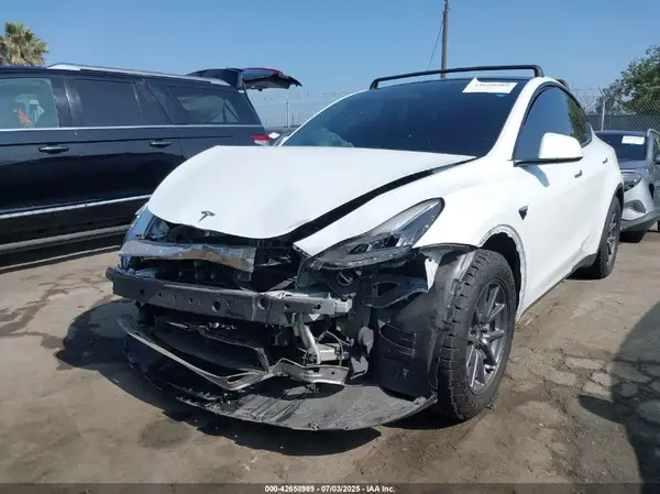7SAYGDEE6PA126577 2023 TESLA MODEL Y - Image 2
