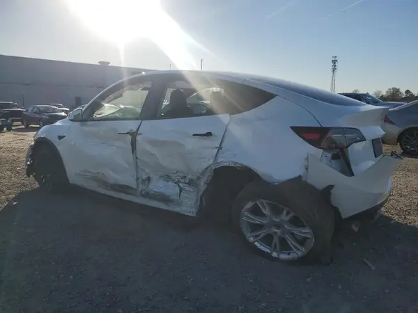 7SAYGDEE6PA126823 2023 TESLA MODEL Y - Image 2