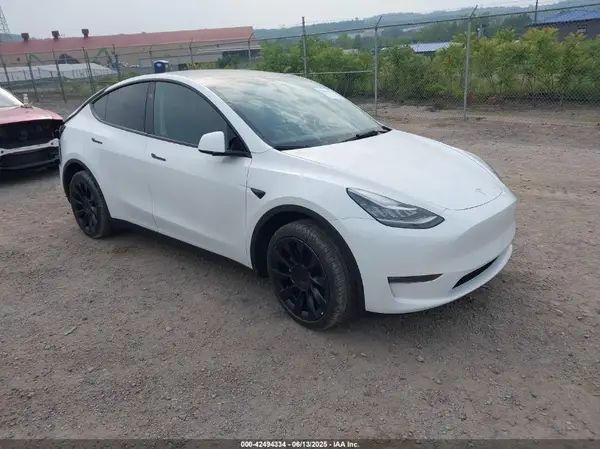 7SAYGDEE6PA135196 2023 TESLA MODEL Y - Image 1