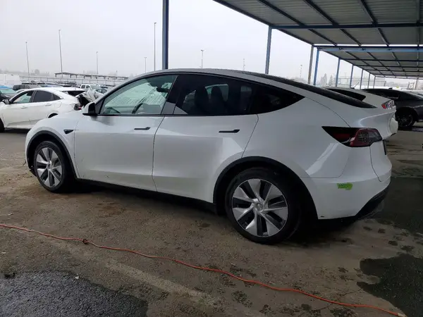 7SAYGDEE6PA138311 2023 TESLA MODEL Y - Image 2