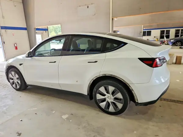 7SAYGDEE6PA141757 2023 TESLA MODEL Y - Image 2