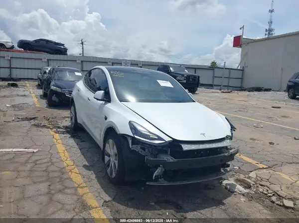 7SAYGDEE6PA148806 2023 TESLA MODEL Y - Image 1