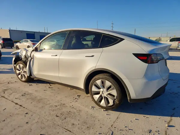7SAYGDEE6PA181577 2023 TESLA MODEL Y - Image 2