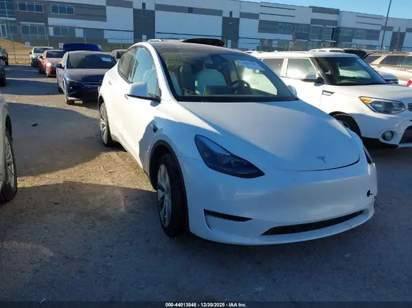 7SAYGDEE6PA182938 2023 TESLA MODEL Y - Image 1