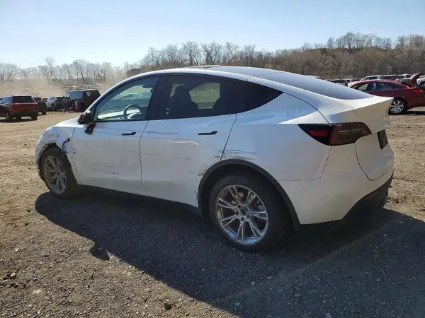 7SAYGDEE6PA185435 2023 TESLA MODEL Y - Image 2