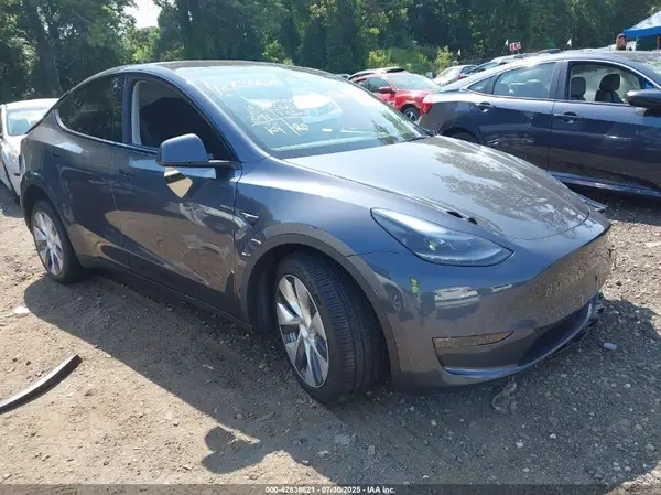 7SAYGDEE6PA185676 2023 TESLA MODEL Y - Image 1