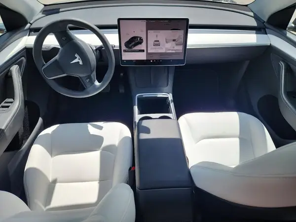 7SAYGDEE6PA193793 2023 TESLA MODEL Y - Image 8