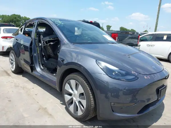 7SAYGDEE6PA196760 2023 TESLA MODEL Y - Image 1