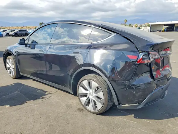 7SAYGDEE6PA208714 2023 TESLA MODEL Y - Image 2