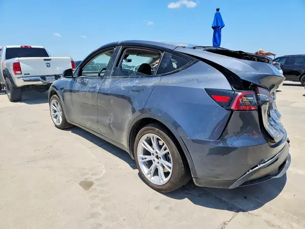 7SAYGDEE6PA209331 2023 TESLA MODEL Y - Image 2