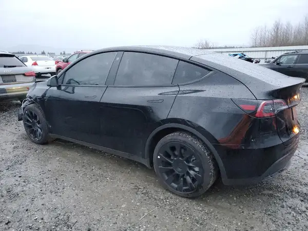 7SAYGDEE6PF585546 2023 TESLA MODEL Y - Image 2