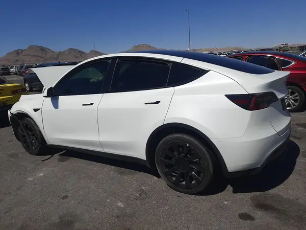 7SAYGDEE6PF587717 2023 TESLA MODEL Y - Image 2