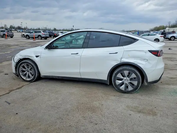 7SAYGDEE6PF599348 2023 TESLA MODEL Y - Image 2